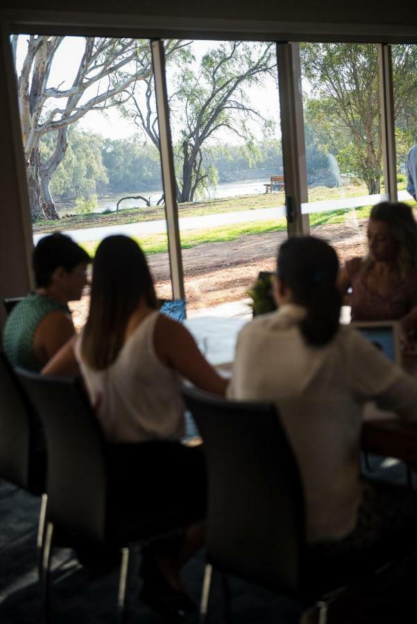Cadell On The Murray Motel Moama Exteriör bild